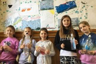 Plastic bottles (1), pupils on Shetland