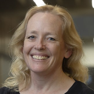 Emily Perry photo