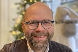 Daniel Alvunger head and shoulders